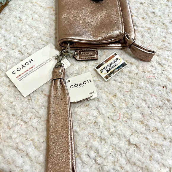 Authentic COACH Rose Metallic Leather Clutch NWT 42179 - Picture 11 of 11